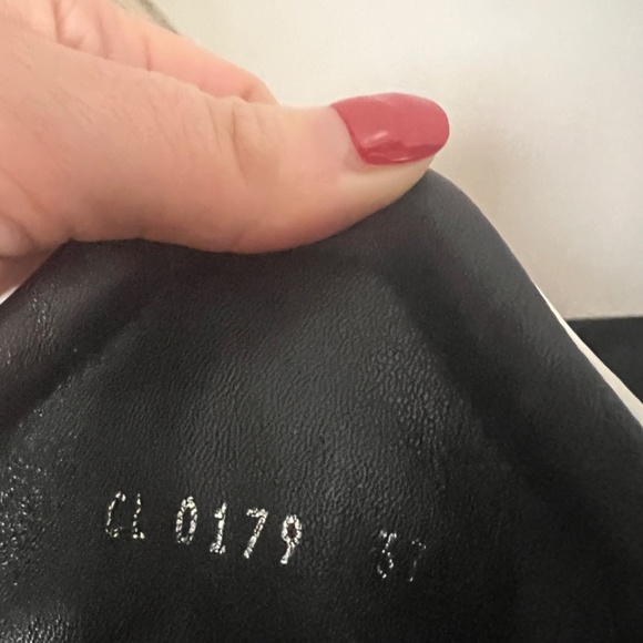 Louis Vuitton sneakers - Picture 2 of 2